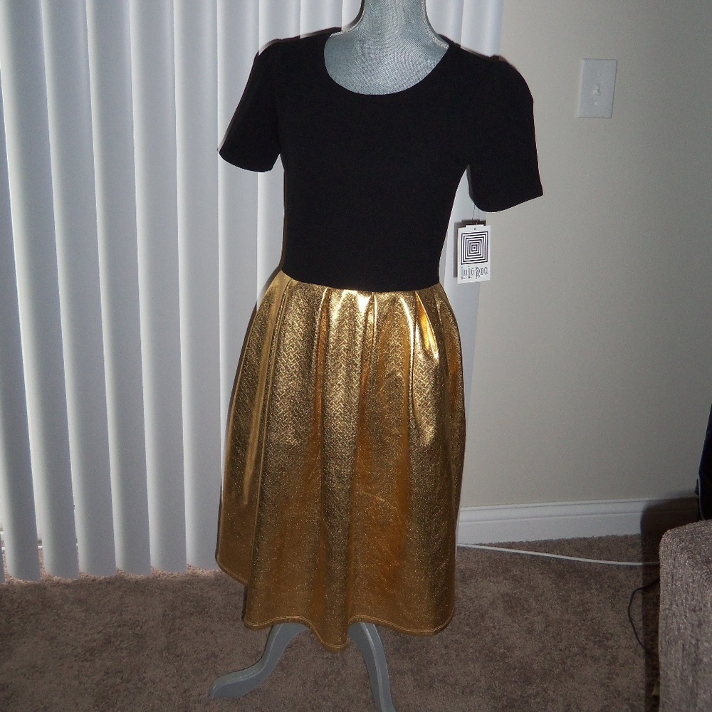 Lularoe Amelia Elegant Collection!! NWT Size M!!